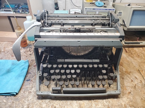 Underwood 5 Manual Typewriter